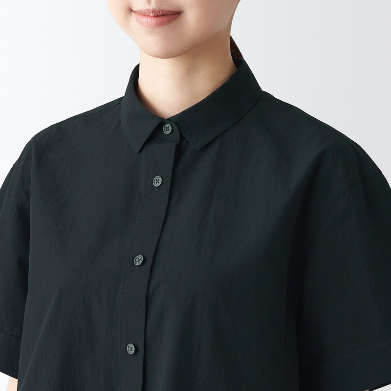 Black short outlet sleeve tshirt